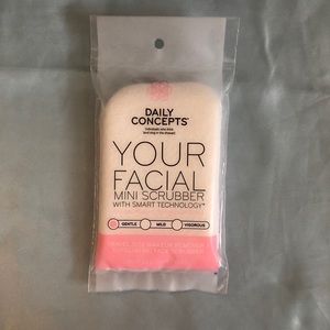 🎉 FREE 🎉 with any bundle! Face cleansing cloth